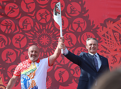 Gomel Mayor Piotr Kirichenko and Chairman of the Belarusian Mountaineering Federation Aleksandr Godlevsky