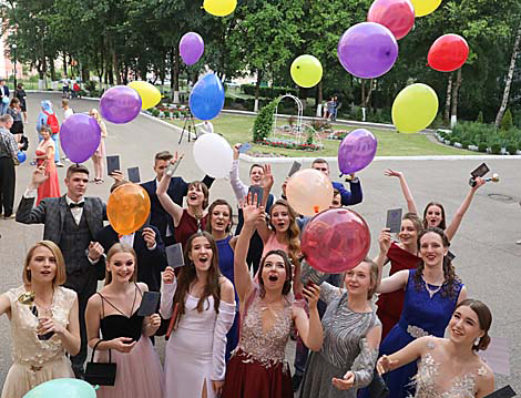 In Pictures: School graduation ceremonies in Belarus