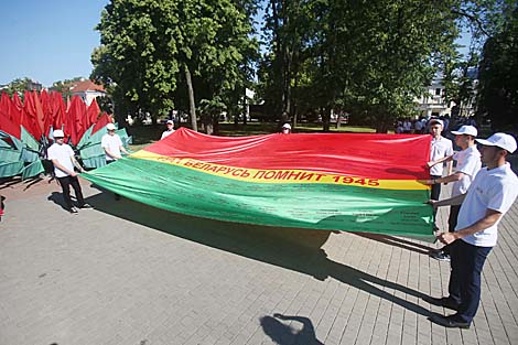 Canvass with with the names of Belarus-born Heroes of the Soviet Union and full cavaliers of the Order of the Fatherland who liberated Grodno Oblast in 1944