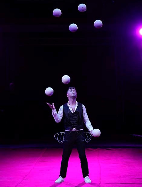 Large balls juggler Dmitry Chernov
