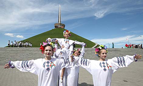 Youth Marathon 75 visits Mound of Glory
