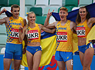 乌克兰人安娜•雷日科娃，塔齐扬娜•梅利尼克，阿列克谢•波兹尼亚科夫和丹尼尔•丹尼连科获得了4х400 米混合接力赛冠军
