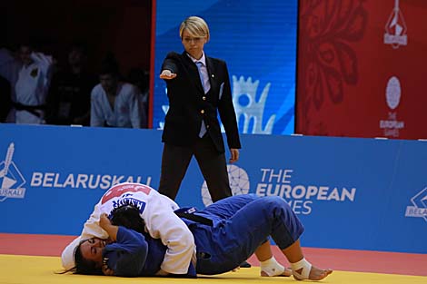 Maryna Slutskaya (Belarus) and Sandra Jablonskyte (Lithuania)