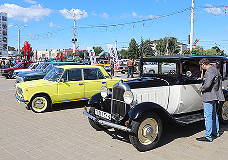 Выстаўка рэтрааўтамабіляў у Віцебску