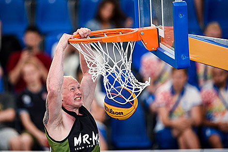 Слэм-данк в исполнении игрока команды Mr.Magic на чемпионате Беларуси по баскетболу 3х3