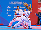 Каратистки Ирина Шарыкина (Беларусь) и Дорота Банащук (Польша) 