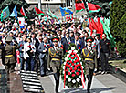 Церемония возложения цветов и венков к братской могиле советских воинов и подпольщиков в Гомеле