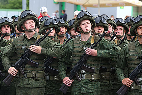 Парад военной техники и войск Гродненского гарнизона