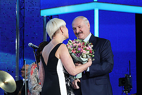 Belarus President Aleksandr Lukashenko and Honored Artist of Belarus Yelena Spiridovich 