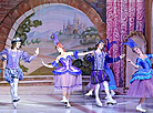 圣彼得堡冰上的芭蕾舞团在维捷布斯克的节日上展示了灰姑娘