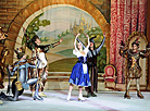 圣彼得堡冰上的芭蕾舞团在维捷布斯克的节日上展示了灰姑娘