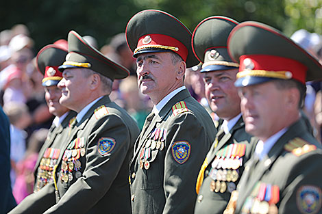 Парад МНС на праспекце Незалежнасці ў Мінску