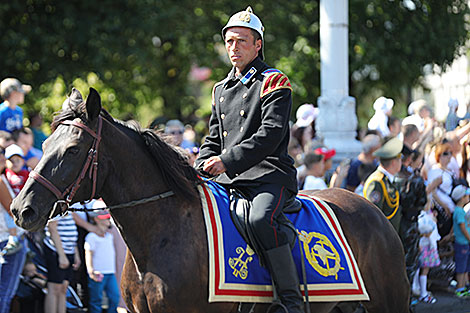 Парад ратавальнікаў і тэхнікі МНС у Мінску
