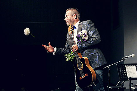 Italian guitarist Tom Sinatra gave a big solo concert at the Berestye Ball 