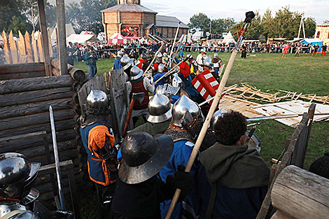 Theatrical invasion and defense of Mstislav Castle 