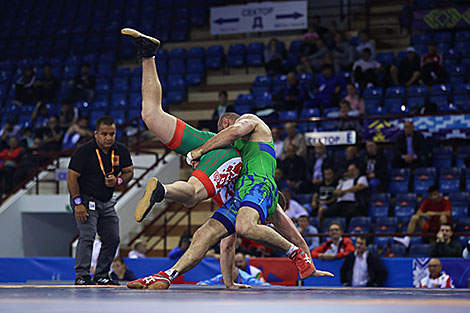 Denis Khromenkov (Belarus) vs Magomed Ibragimov (Uzbekistan)