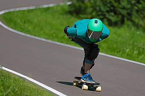 Downhill longboarding competition in Raubichi