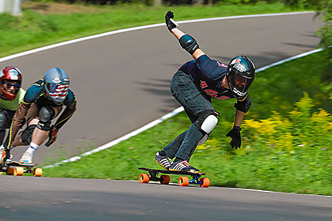 Downhill longboarding competition in Raubichi