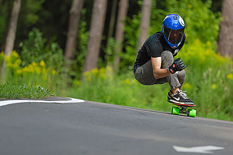 Downhill longboarding competition in Raubichi