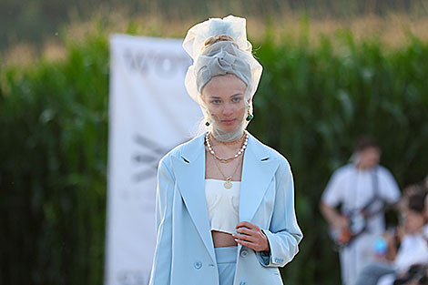 Belarusian designers stage fashion show in corn field