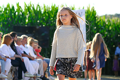 Belarusian designers stage fashion show in corn field