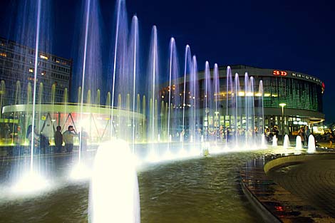 苏维埃街上“白罗斯”电影院前的喷泉