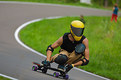 Downhill longboarding competition in Raubichi