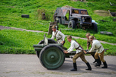 Tankman's Day celebrations at Stalin Line