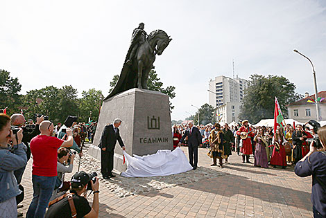 Памятник великому князю Гедимину открыли в Лиде
