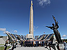 Празднование Дня города в Минске началось с возложения цветов к стеле