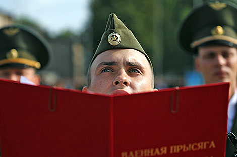 Курсанты Военной академии принимают военную присягу