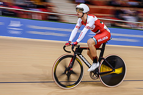 Евгений Королёк выиграл золото на этапе КМ по велоспорту на треке 