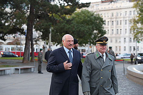 Wreath-laying ceremony at the Soviet War Memorial in Vienna