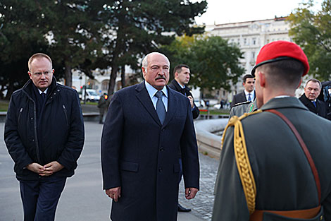 Wreath-laying ceremony at the Soviet War Memorial in Vienna