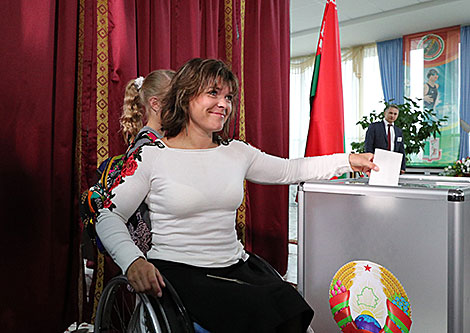 Voting at polling station No.506 in Minsk