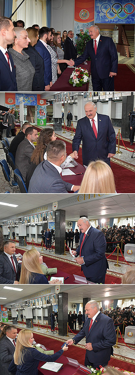 Aleksandr Lukashenko at polling station No.506