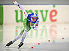 Белоруска Марина Зуева на дистанции 1500 м этапа КМ по конькобежному спорту в Минске