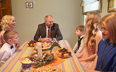 Sergei Rumas during his visit to Minsk Orphanage No.7