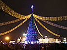 Главная ёлка Гродно засияла праздничными огнями 