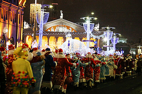 Шэсце Дзядоў Марозаў і Снягурачак у Мінску