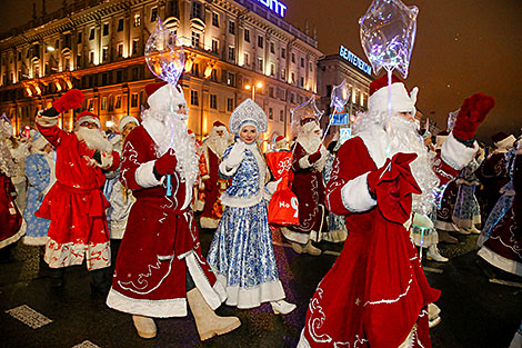 Шэсце Дзядоў Марозаў і Снягурачак у Мінску