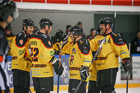 Команды Германии и Балтии сыграли вничью на XVI Рождественском турнире любителей хоккея 