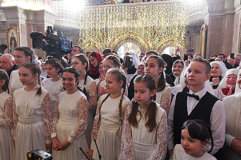 В храме на территории Свято-Елисаветинской женской обители