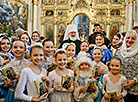 Metropolitan Pavel with young participants of Christmas charity event 