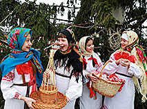 Коляды в Беларуси: фолк-арт-уикенд, рождественские гуляния, строчицкие щедрования и самобытный кличевский обряд "Куры"