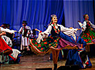 在白罗斯国家爱乐乐团的舞台上，举行了舞蹈合奏团“ Khoroshki”的独奏音乐会