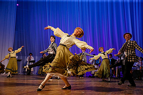 Khoroshki folk dance company's concert