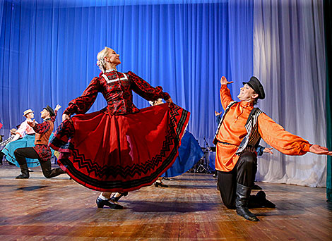 Khoroshki folk dance company's concert