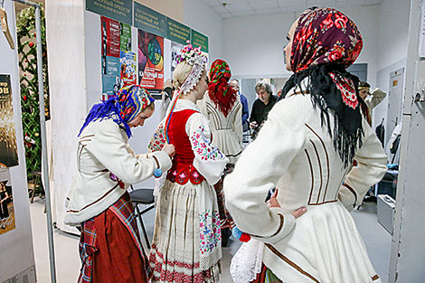Khoroshki folk dance company's concert
