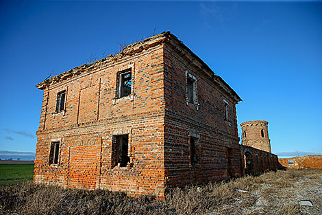 Outbuildings of the Chreptowicz park and palace complex